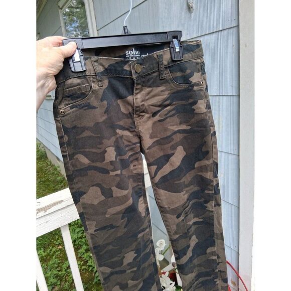 Black & Brown Camo Jeans Size 2 Soho Crosby Slim Leg Ankle - Picture 1 of 6